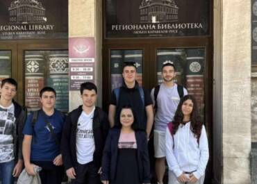 Ученици от клуб „Европа и ние“ посетиха Регионална библиотека "Любен Каравелов"